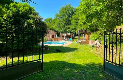 Arifat House | Gîte de Charme avec jacuzzi, Tarn Cascades, Randonnée, pêche, champignons