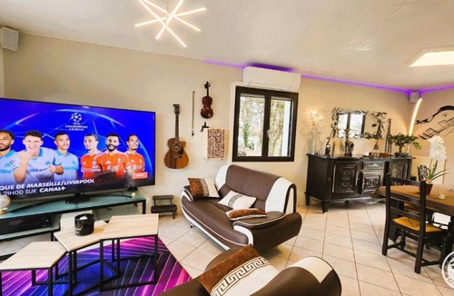 Meyssac Apartment | Gîte de France Gîte du puy de mery 3 épis - Gîte de France 6 personnes MAE-2103