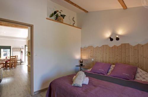 Saint-Julien-Molin-Molette House | Gîte en pierre du 18ème siècle avec vue sur vallée, jacuzzi et terrasses - FR-1-496-335