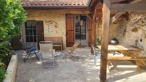 Couze-et-Saint-Front House | Gîte en pierre en Dordogne au calme dans un village Chez Sorel
