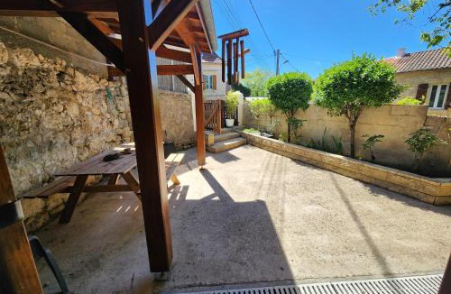 Couze-et-Saint-Front House | Gîte en pierre en Dordogne au calme dans un village Chez Sorel