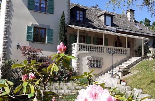 La Bourboule House | Gîte Exceptionnel Piscine Intérieure et Jacuzzi, Fitness, Billard, Pétanque !