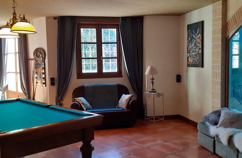 La Bourboule House | Gîte Exceptionnel Piscine Intérieure et Jacuzzi, Fitness, Billard, Pétanque !
