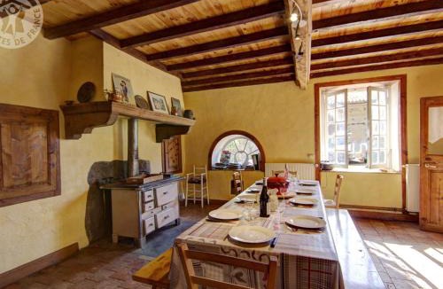 Saint-Martin-la-Sauvete House | Gîte familial spacieux et chaleureux, animaux acceptés, jusqu'à 10 personnes - FR-1-496-128