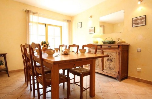 Saint-Christophe-sur-Dolaison House | Gîte à la ferme à Saint-Christophe-sur-Dolaison avec terrasse et chambres privatives - FR-1-582-284