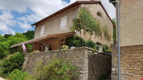 Saint-Sernin-du-Plain House | Gîte la Providence