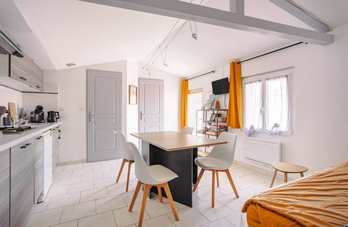 Courcon House | Gîte Le Romarin: Shared Pool, Communal Terrace & Wi-Fi in Courçon