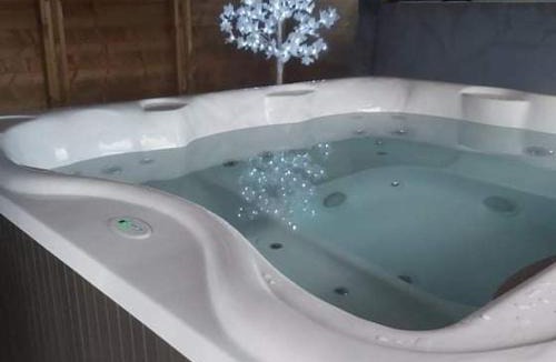Contrexeville House | Gîte moderne avec accès indépendant, proche centre-ville et Thermes, terrasse et équipements inclus - FR-1-589-57