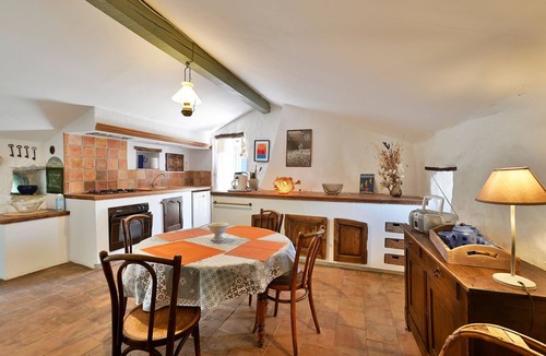 Lussan Apartment | Gîte Pina - Gîte avec piscine partagée