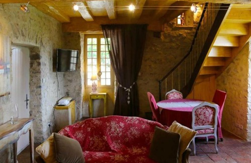Chammes House | Gîte Sainte-Suzanne-et-Chammes, 3 pièces, 4 personnes - FR-1-600-179