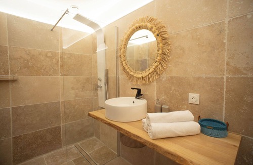 Ginasservis House | Gîte & SPA for 2 to 26 people in Provence verte