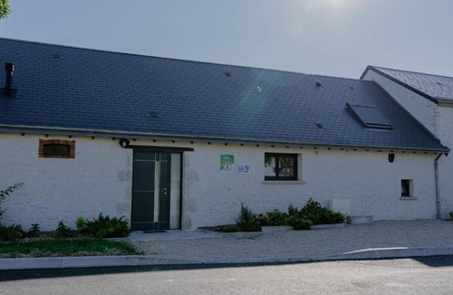 Huisseau-sur-Mauves House | Gîte spacieux et rénové avec jardin, proche châteaux de la Loire, pour 10 pers. - FR-1-590-361