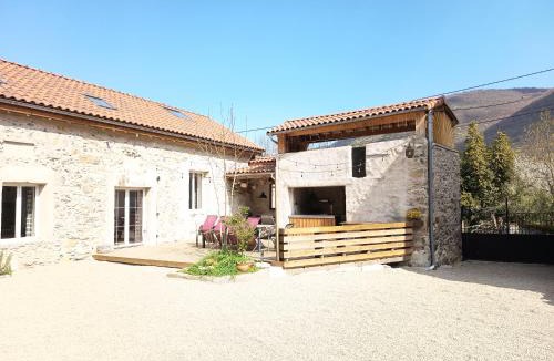 Bertren House | Gîte XXL - salle des fêtes - Salle de jeux avec billards - Terrain Pétanque - LE REFUGE DU MILAN