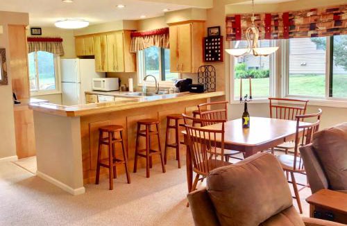 Carroll Villa | G4 Modern home with AC within walking distance of golf course and Mt Washington Hotel