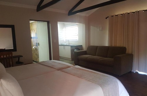 Roodeplaat Cabin | Gabbata Lodge