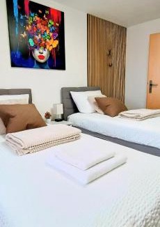 Straubing Apartment | GADD Ferienwohnung 002 Glück an der Donau I Best Elegant Suite 24 h Check-In