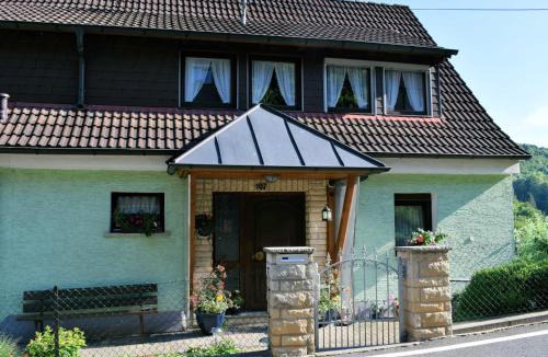 Egloffstein Hotel | Gaestehaus Grau