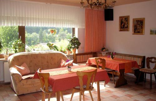 Egloffstein Hotel | Gaestehaus Grau