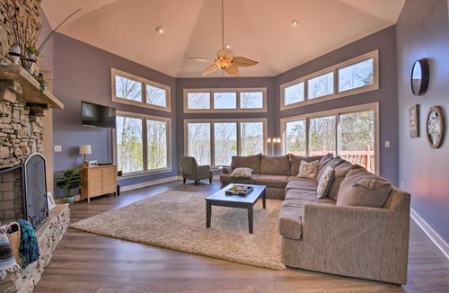 Gainesville House | Gainesville Home with Private Dock on Lake Lanier!
