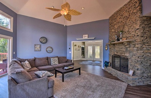 Gainesville House | Gainesville Home with Private Dock on Lake Lanier!