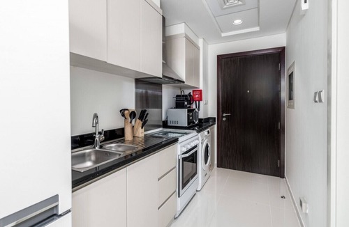 Dubai Apartment | Gala Guests - Carson Studio Collection