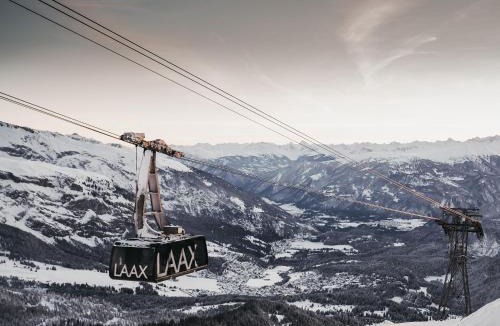 Falera Hostel | GALAAXY Mountain Hostel-Nur mit der Gondelbahn Erreichbar