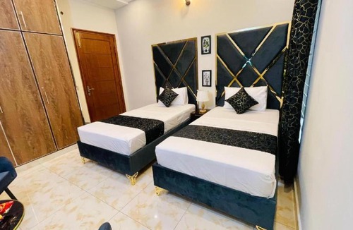Gulshan-E-Jamal Hotel | Galaxy Family Guest House Agakhan