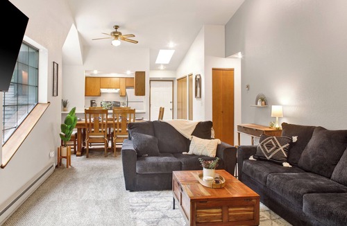 Geneva House | Galbraith Mtn Forest Retreat - pedal to world-class mountain biking trails!