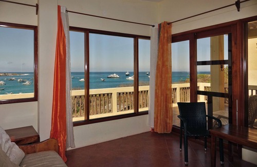 Puerto Baquerizo Moreno Apartment | Galeodan Penthouse - Spectacular Sunsets on the Bay - Ideal for Honeymooners