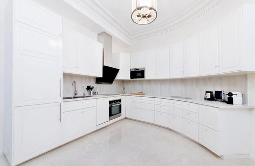 Chaussee-d'Antin Apartment | Galeries LaFayette - 7 bedrooms - lift - aircon