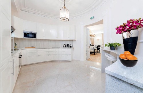 Chaussee-d'Antin Apartment | Galeries LaFayette - 7 bedrooms - lift - aircon