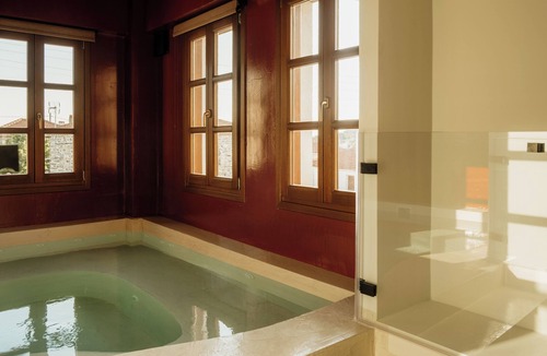 Nikita Apartment | Galetso Jacuzzi Studio by Still Collection