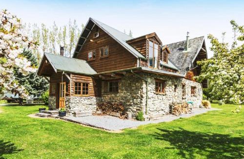 Burkes Pass House | Galexy Lounge
