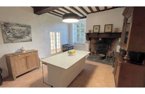 Barcus House | Galhareta - La Maison Rose, 18th century manor house with swimming pool in the Basque Country