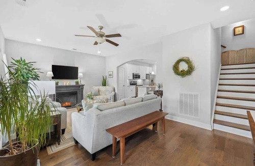 Gallatin Condo | Gallatin Gem | Sleeps 7 + Pool & Music Nearby
