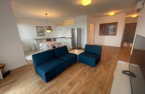 Old Town Apartment | Galleria Massimo Trilocale Frontemare - Agenzia Cocal