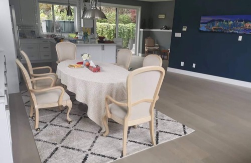 Saanich West House | Galloping Goose B&B in Beautiful Victoria