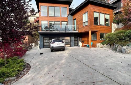 Saanich West House | Galloping Goose B&B in Beautiful Victoria