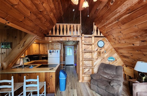 Hagaman Cottage | Galway Lakefront Retreat