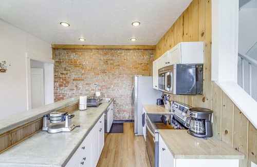 East Price Hill Cottage | Game Days, Grubs & More: Updated Cincinnati Home!