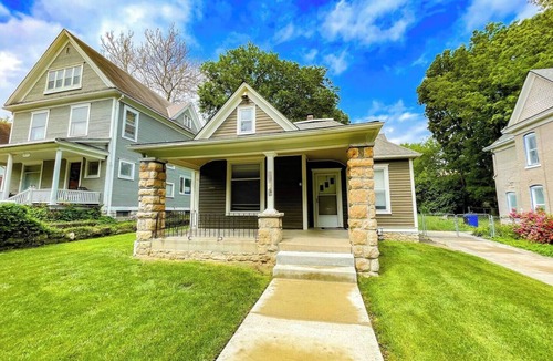 Southmoreland House | GAME House - W/Fenced Yard.