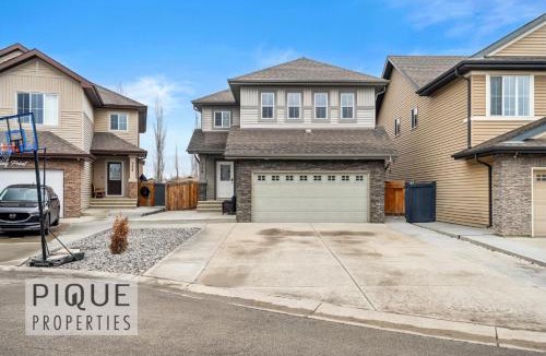 Northwest Edmonton Apartment | Game Night Getaway - HotTub - AC - BBQ - Firetable - KingBed