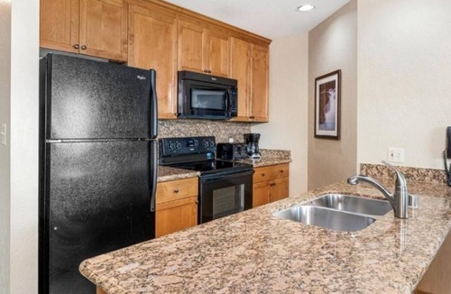 Tahoe Village Apartment | Game-Ready Mountain Villa: 4 Rooms w/Kitchen + Pools, Hot Tubs & Sports Courts