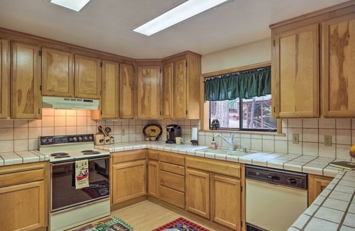 Arnold Cottage | Game Room & Deck: Pet-friendly Camp Connell Cabin