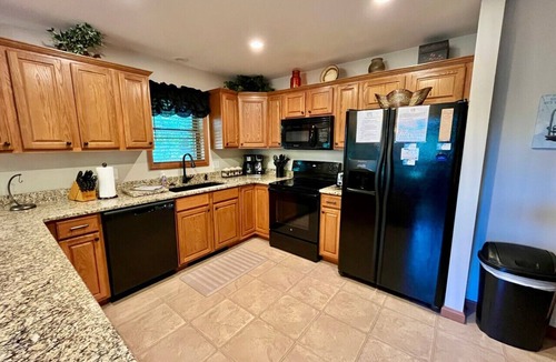 Hidden Valley Apartment | Game Room, Fire Pit & Pet-Friendly w/AC