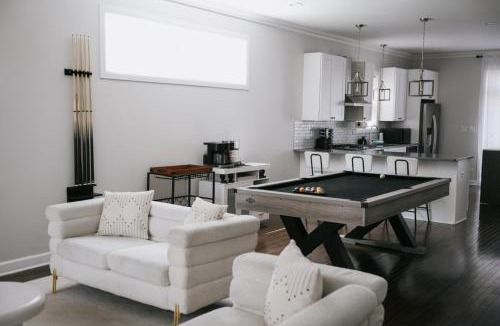 Belmont Cragin House | Game Room Fire-pit Playground Gym Billiard