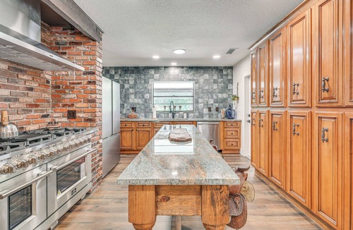 Bearss Plaza House | Game Room! Group Getaway 7 Mi to Adventure Island