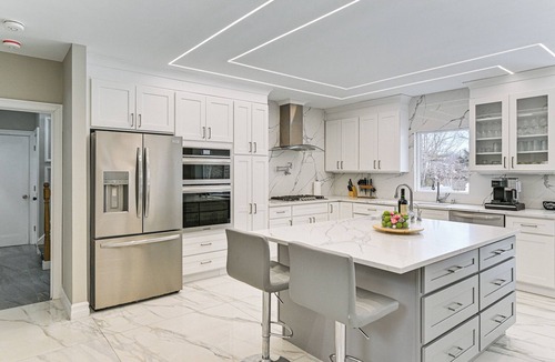 Bay Shore House | Game Room, Hot Tub! Family Getaway in Bayshore