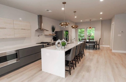 Biddleville House | Game Room | Rooftop | Sleeps 16 | Mins to Downtown