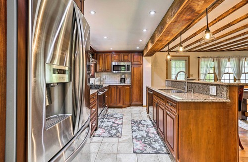 Greentown Cottage | Game Room & Yard: Greentown Home Near State Park